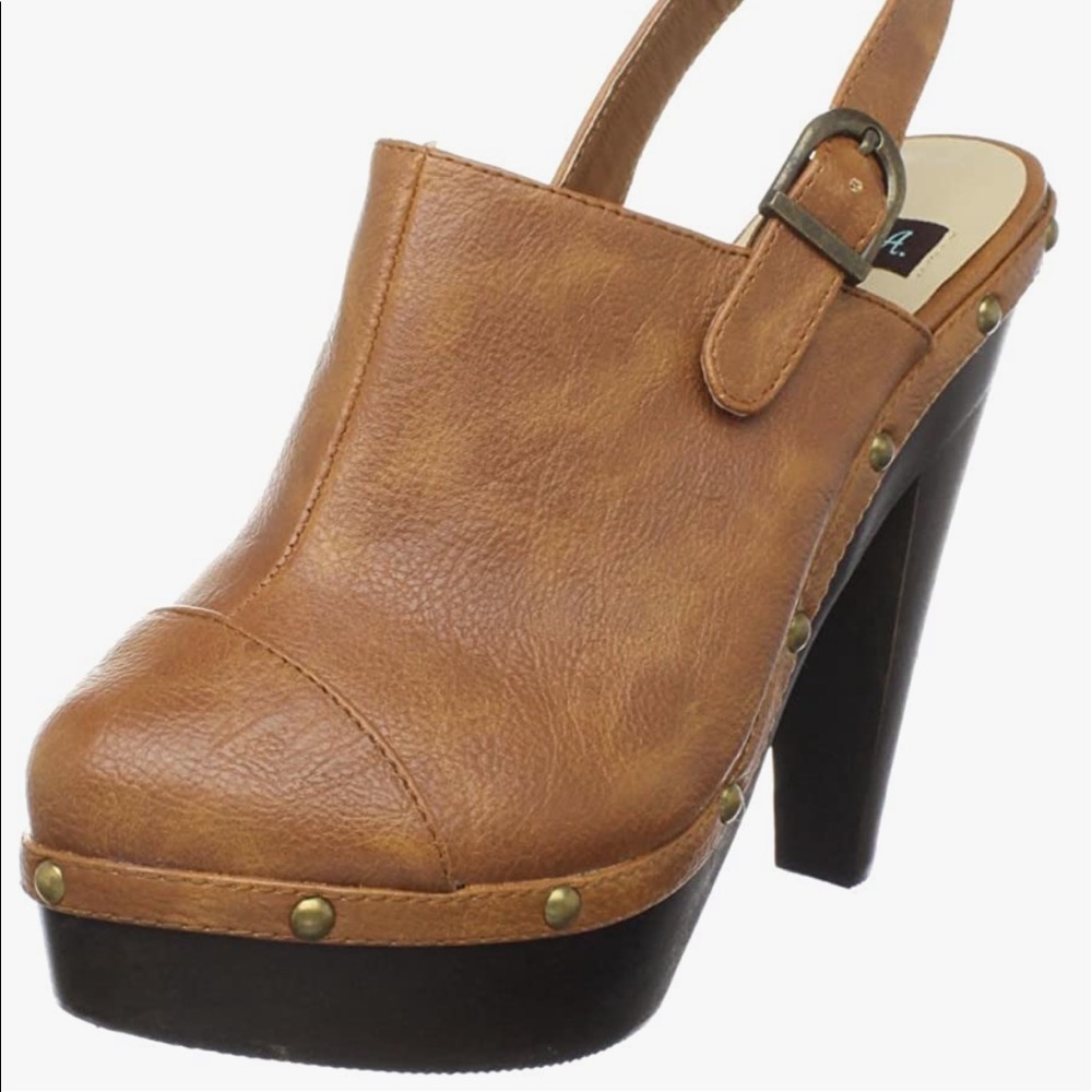 NWOT N.Y.L.A. Calvina Mule Clog Heels with studs Size 7